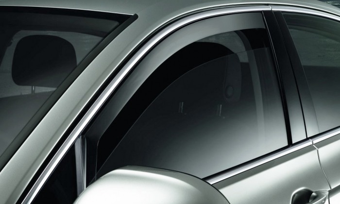 Установка дефлекторов на окна