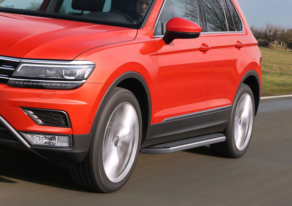 Фото Пороги алюминиевые Rival "Premium" для Volkswagen Tiguan 2017-