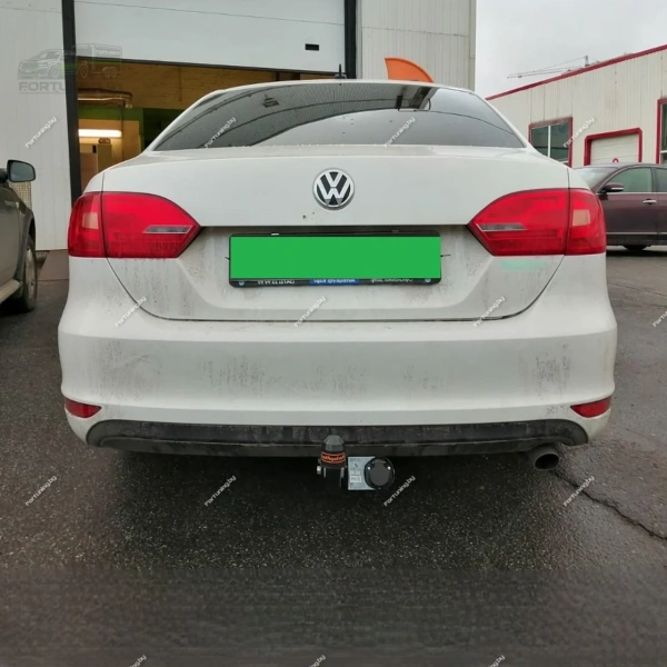 фото Фаркоп Leader Plus (Россия) для Volkswagen Jetta VI (2010-2018)