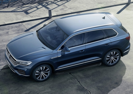 Порог-площадка "Black" Volkswagen Touareg 2018-