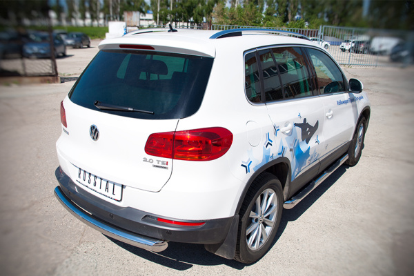Фото Пороги труба d76 с накладками (вариант 1) VOLKSWAGEN Tiguan Sport & Style 2011-2016