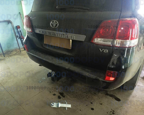 фото Фаркоп AvtoS для TOYOTA Land Cruiser 200 (2007-2021) "под квадрат"