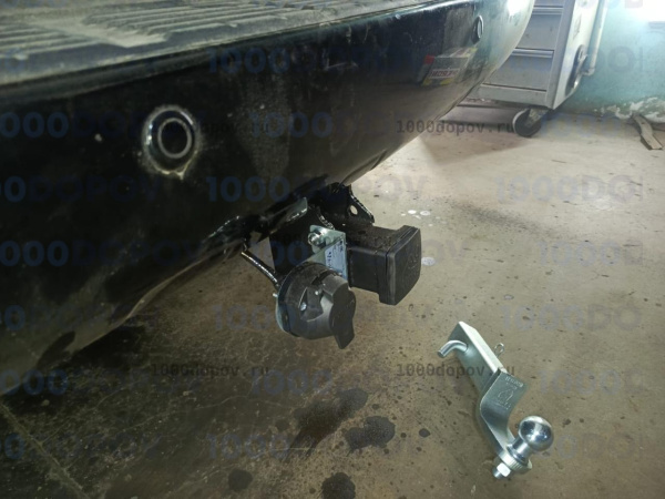 фото Фаркоп AvtoS для TOYOTA Land Cruiser 200 (2007-2021) "под квадрат"