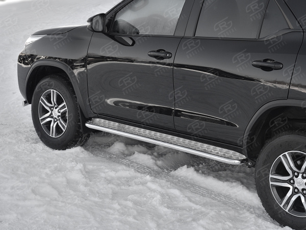 Фото Пороги труба d42 с листом (лист алюм, проф.сталь) (вариант 2) TOYOTA FORTUNER 2017-