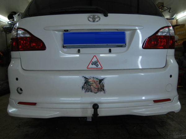 фото Фаркоп Imiola для Toyota Avensis Verso 2002-2009, Toyota Ipsum 2002-2009, Toyota Picnic 2002-2009