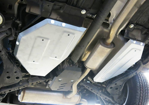 Фото Защита топливного бака Rival для Nissan X-Trail 4WD 2015-2018 2018-н.в., алюминий 4 мм, с крепежом, 333.4149.1