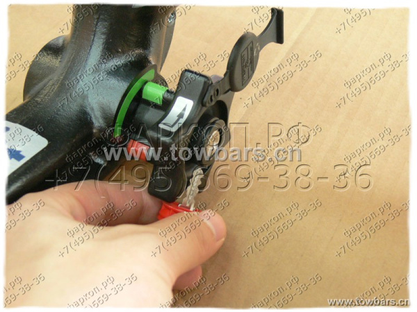 фото Фаркоп Westfalia для Volkswagen Touareg II (2010-2018)