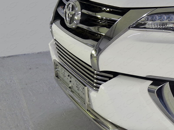 Фото Решетка радиатора нижняя 12 мм для Toyota Fortuner 2017-