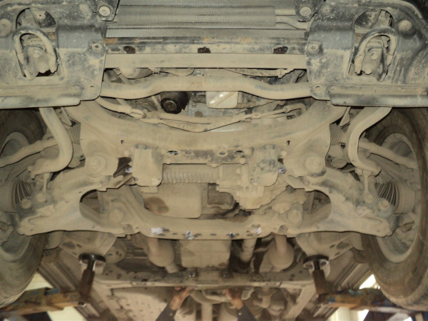 Фото Алюминиевая защита днища (3 части) Toyota  Land Cruiser 200 (2007 по наст.)