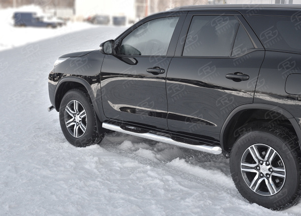 Фото Пороги труба d76 с накладкой (вариант 1) TOYOTA FORTUNER 2017-