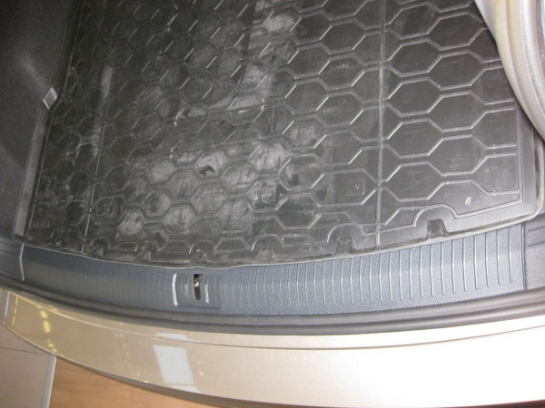 Автомобильный коврик багажника Rival для Volkswagen Tiguan 5-дв. (ровный пол) 2017-н.в., полиуретан, 15805005