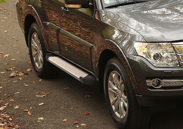 Фото Пороги алюминиевые Rival "Silver" для Mitsubishi Pajero IV 2006-2011-2014-