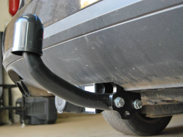 фото Фаркоп Imiola для Volkswagen Passat B6 седан/универсал 2005-2010