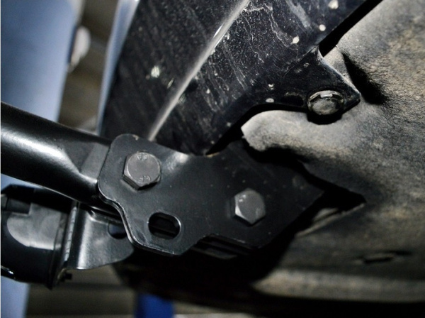 фото Фаркоп Imiola для Toyota Avensis седан 2009-