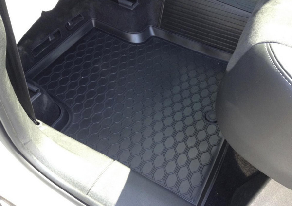 Автомобильные коврики Rival для Skoda Kodiaq 5-дв. 2017-н.в., полиуретан, с крепежом, с перемычкой, 5 шт., 15105001