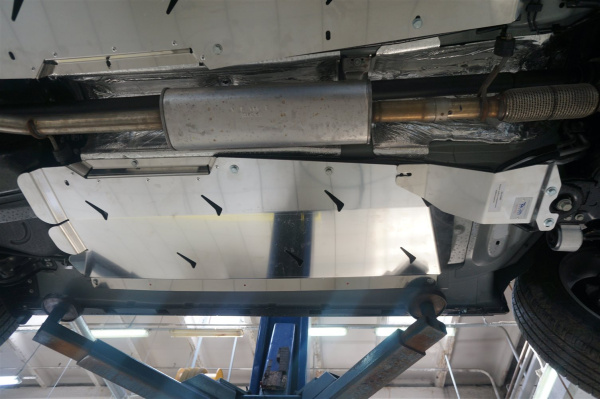 Фото Защита днища Ford Explorer (2010-2015) 3 части (без защиты картера)