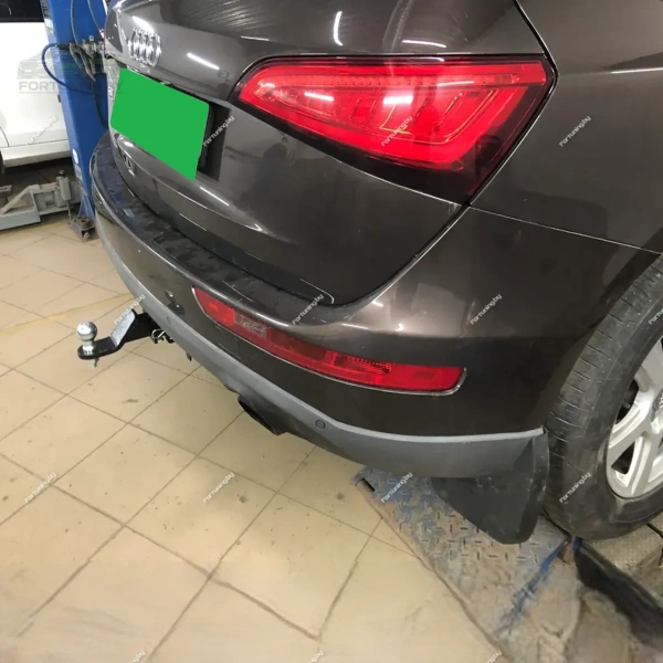 Фаркоп Leader Plus (Россия) «быстросъемный под квадрат» для Audi Q5 I «8R» (2008-2017)