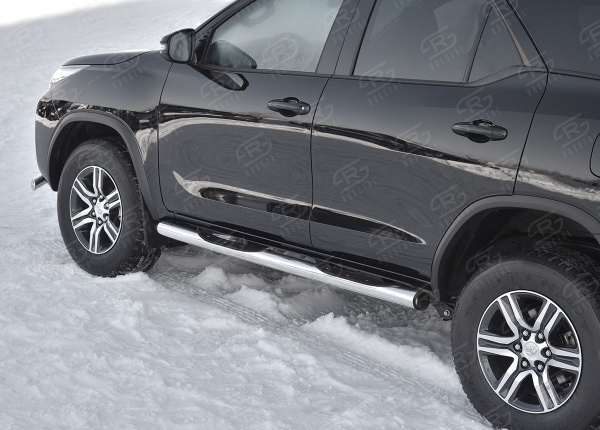 Фото Пороги труба d76 с накладкой (вариант 2) TOYOTA FORTUNER 2017-