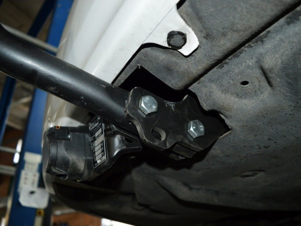 фото Фаркоп Imiola для Toyota Avensis универсал 2009-