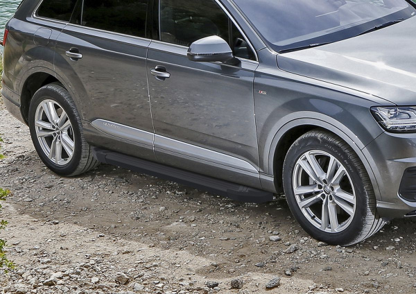 Фото Пороги алюминиевые Rival "Black" для Audi Q7 2015-