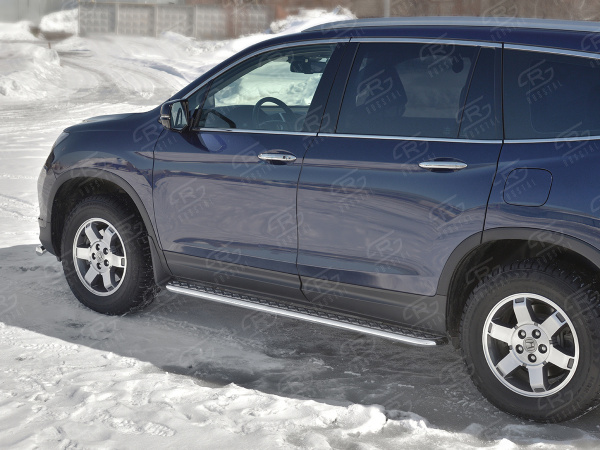 Фото Пороги труба d42 с листом (лист алюм, проф.сталь) (вариант 2) HONDA PILOT 2016-