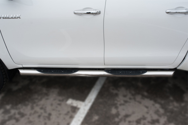 Фото Пороги труба d76 с накладкой (вариант 1) TOYOTA Hilux 2015-