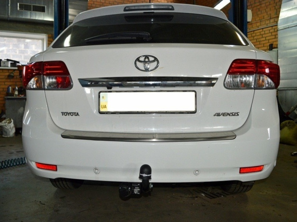 фото Фаркоп Imiola для Toyota Avensis универсал 2009-
