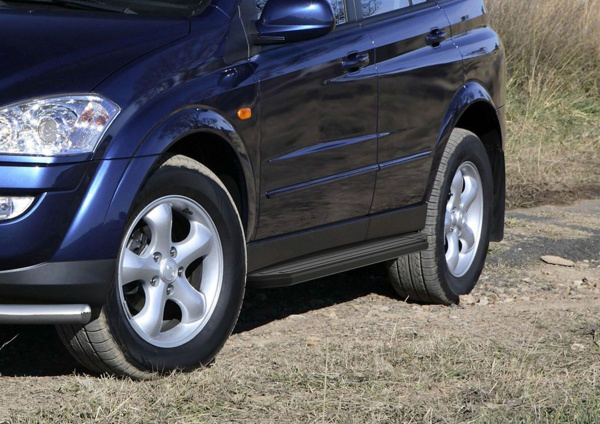 Фото Пороги алюминиевые Rival "Premium-Black" для Ssang Yong Kyron 2007-