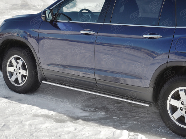 Фото Пороги труба 75х42 овал с проступью HONDA PILOT 2016-