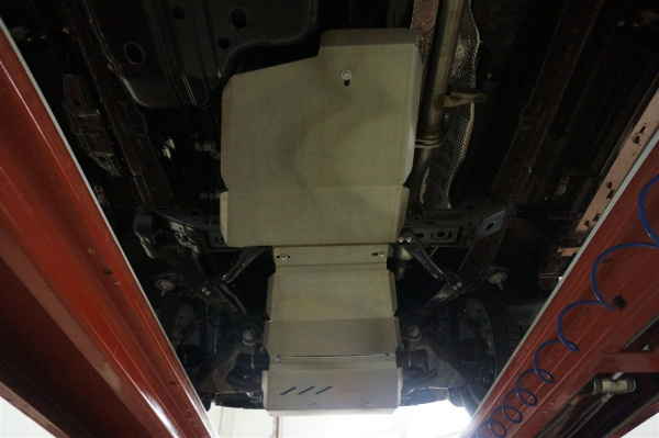 Фото Алюминиевая защита днища (3 части) Toyota  Land Cruiser 150 Prado (2009 по наст.)