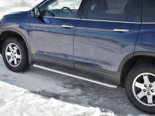 Фото Пороги труба d42 с листом (лист алюм, проф. нерж) (вариант 1) HONDA PILOT 2016-