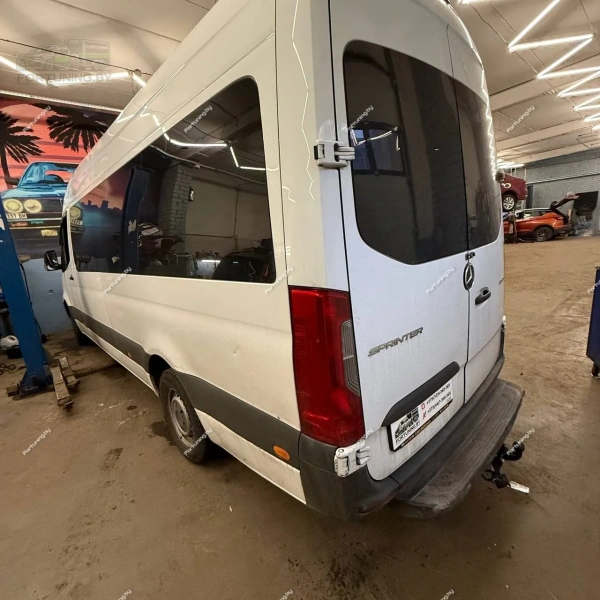 фото Фаркоп AvtoS (Россия) для Volkswagen Crafter I «со ступенькой» (2006-2016) 