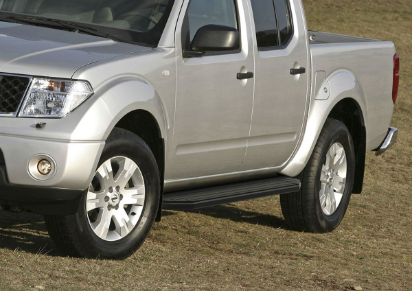 Фото Пороги алюминиевые Rival "Premium-Black" для Nissan Navara 2005-2010-2015