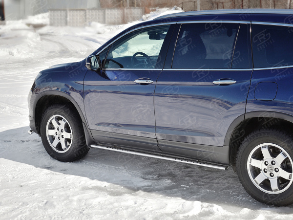 Фото Пороги труба 75х42 овал с проступью HONDA PILOT 2016-