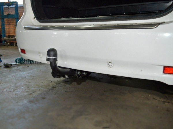 фото Фаркоп Imiola для Toyota Avensis универсал 2009-