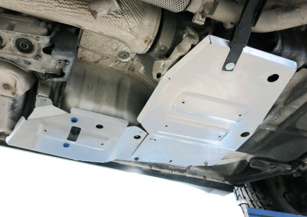 Фото Защита РК и топливных трубок Rival для Jeep Grand Cherokee 2010-2014 2014-2018 2018-н.в., алюминий 4 мм, с крепежом, 333.2735.1