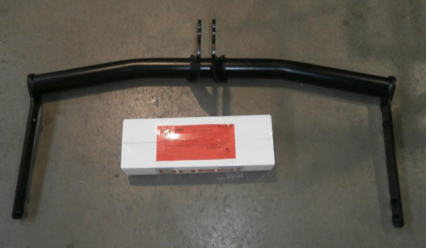 фото Фаркоп Bosal для Skoda Octavia (Шкода Октавия) II Хэтчбек(2004/06-2013)/WAG(2005-2013)/Octavia III Хэтчбек(2013-), съемный, подрезка бампера, нагрузка 1200 кг