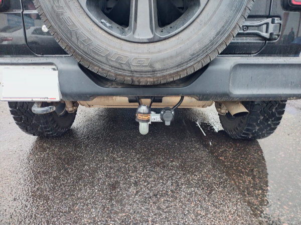 фото Фаркоп Мотодор с оцинкованным шаром на Jeep Wrangler III (2007-2018), (2018-), только для американской версии ( номерной знак расположен слева)