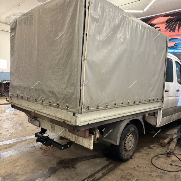 фото Фаркоп AvtoS (Россия) для Volkswagen Crafter I (2006-2016) (одинарные колёса, без ступеньки, база 3250/ 4325мм)