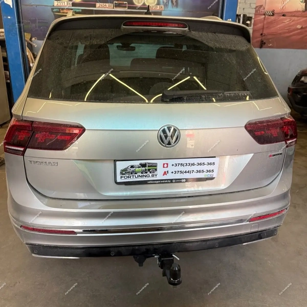 фото Фаркоп Leader Plus (Россия) «быстросъемный под квадрат» для Volkswagen Tiguan II (2016-2025)