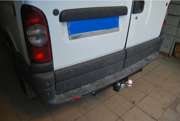 фото Фаркоп Imiola для Renault Master фургон/шасси 1998-2010