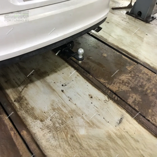 фото Фаркоп Leader Plus (Россия) «быстросъемный» для Volkswagen Jetta VI (2010-2018)