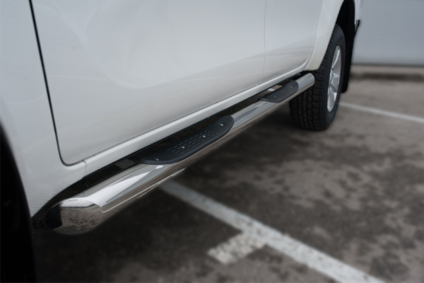 Фото Пороги труба d76 с накладкой (вариант 1) TOYOTA Hilux 2015-