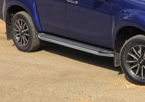 Фото Порог-площадка "Premium" Isuzu D-MAX 2016-