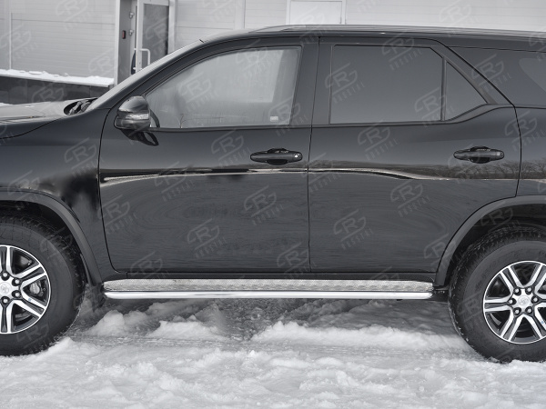 Фото Пороги труба d42 с листом (лист алюм, проф. нерж) (вариант 1) TOYOTA FORTUNER 2017-