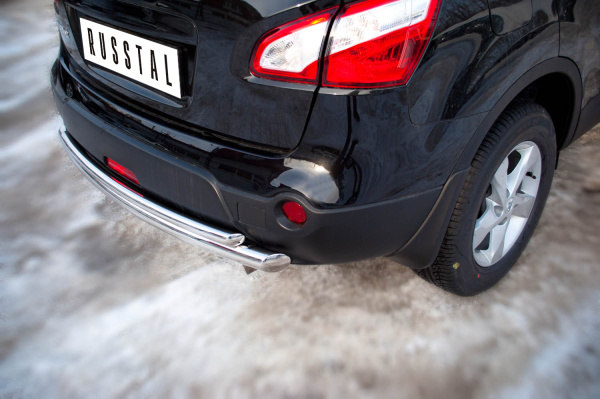 Фото Защита заднего бампера d63/42 (дуга) NISSAN Qashqai+2 2010-2013