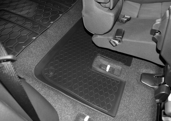 Коврик салона (3-й ряд) Rival для Toyota Fortuner 5-дв. 2017-н.в., полиуретан, с крепежом, 1 шт., 15707002