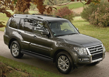 Пороги алюминиевые Rival "Premium-Black" для Mitsubishi Pajero IV 2006-2011-2014-