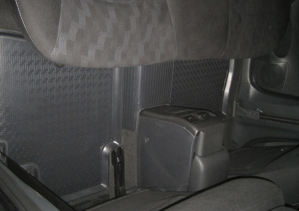 Автомобильные коврики Rival для Nissan Tiida хэтчбек 5-дв. 2015-н.в., полиуретан, с крепежом, с перемычкой, 5 шт., 14110001