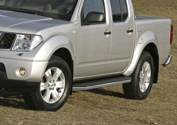 Фото Пороги алюминиевые Rival "Premium" для Nissan Navara 2005-2010-2015